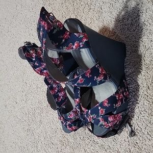 Qupid blue floral strappy wedge heel, size 8